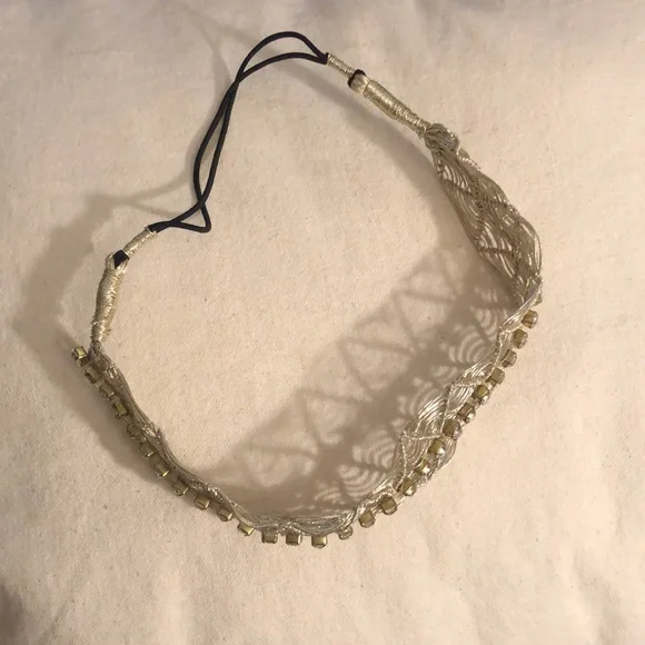 💎 Amazing jeweled headband. Amazing gold wire detail for ultimate Queen vibes. - Picture 5 of 16